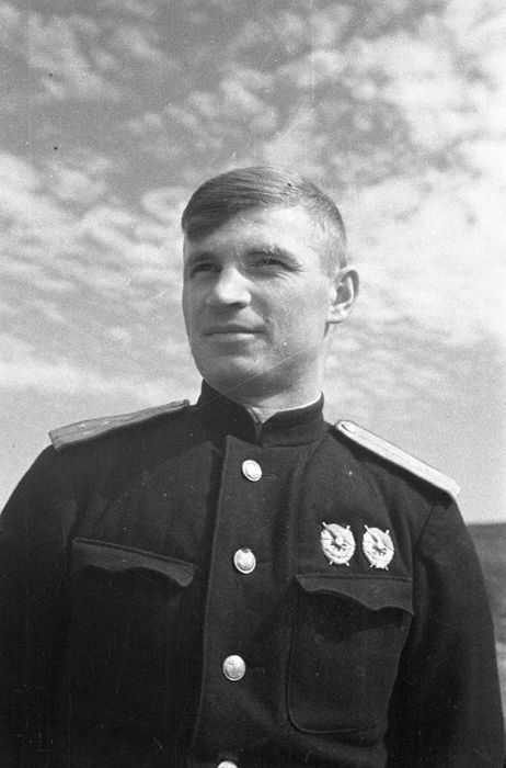 Капитан С.А. Гуляев с двумя орденами Красного Знамени, до 22 июля 1944 г.