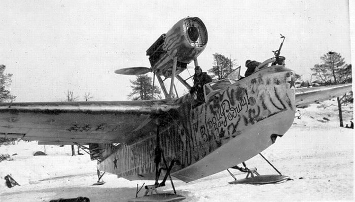Гидросамолёт-амфибия МБР-2 с надписью «В бой за Родину!»