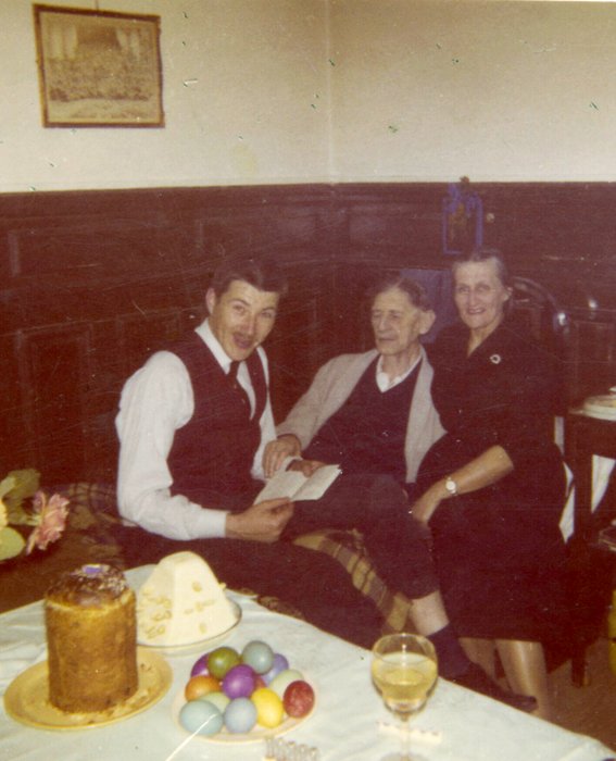 Александр Сергеевич с родителями. Начало 1960-х